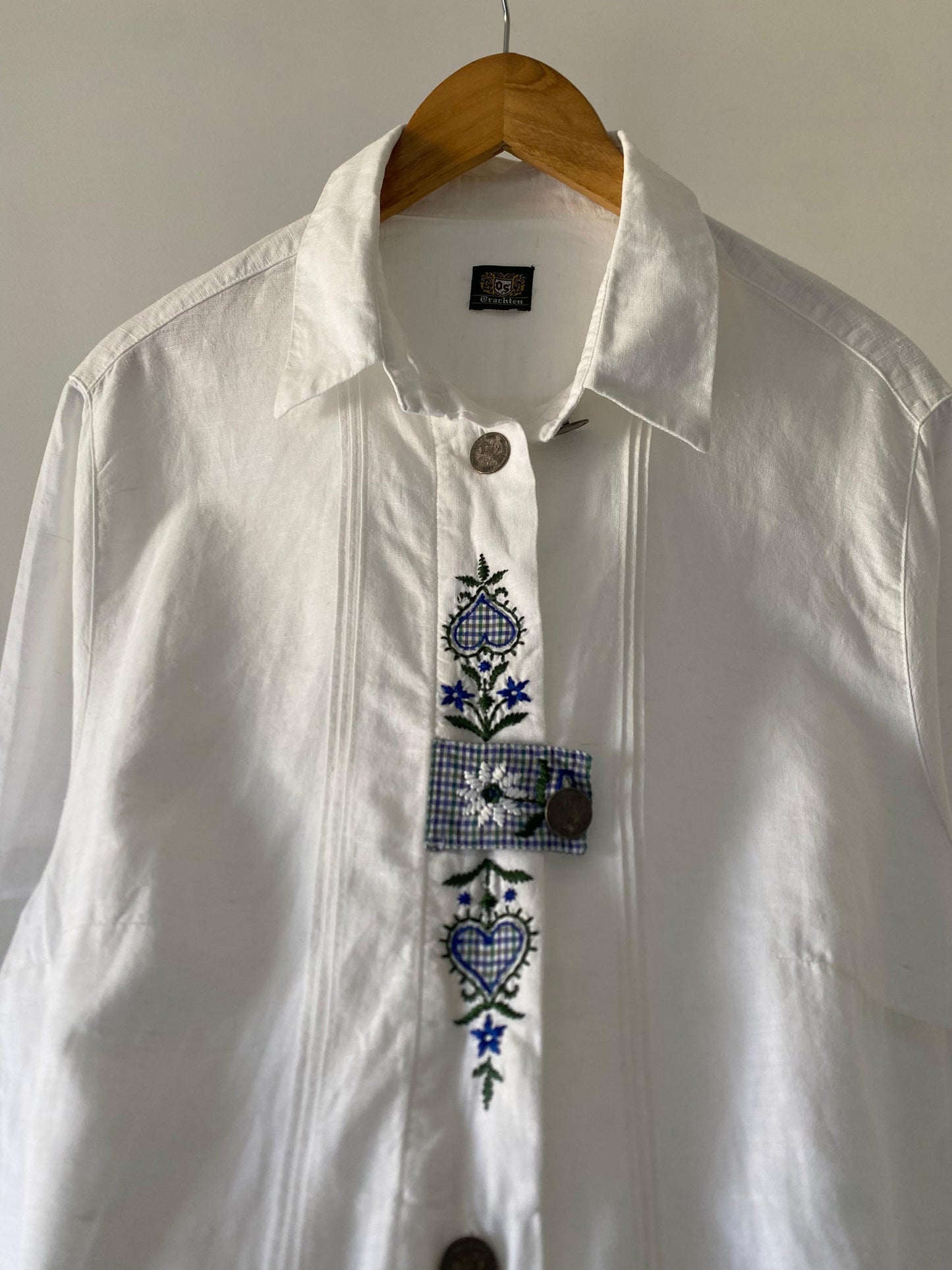Floral embroidered shirt