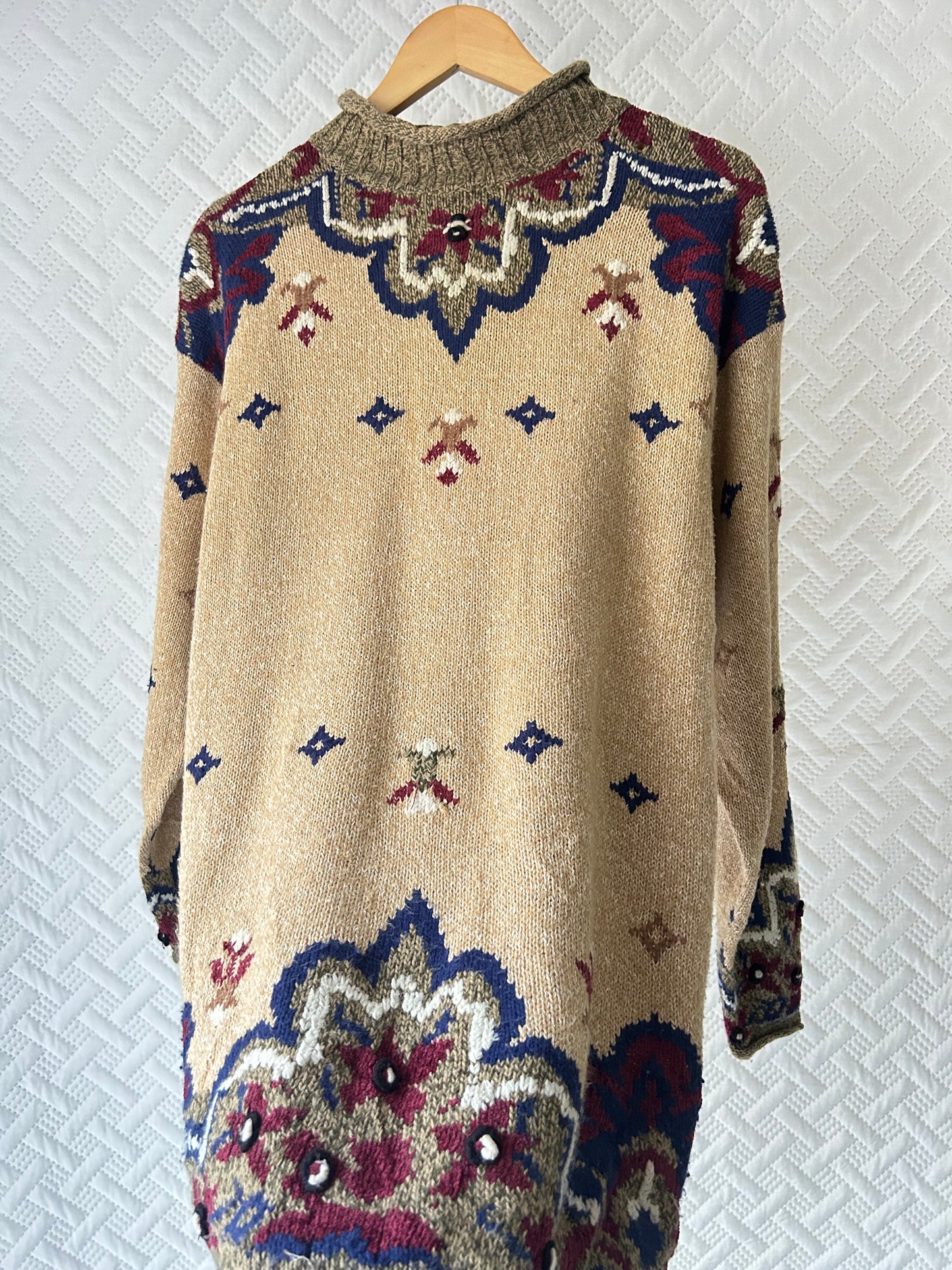 Embroidered beige pullover