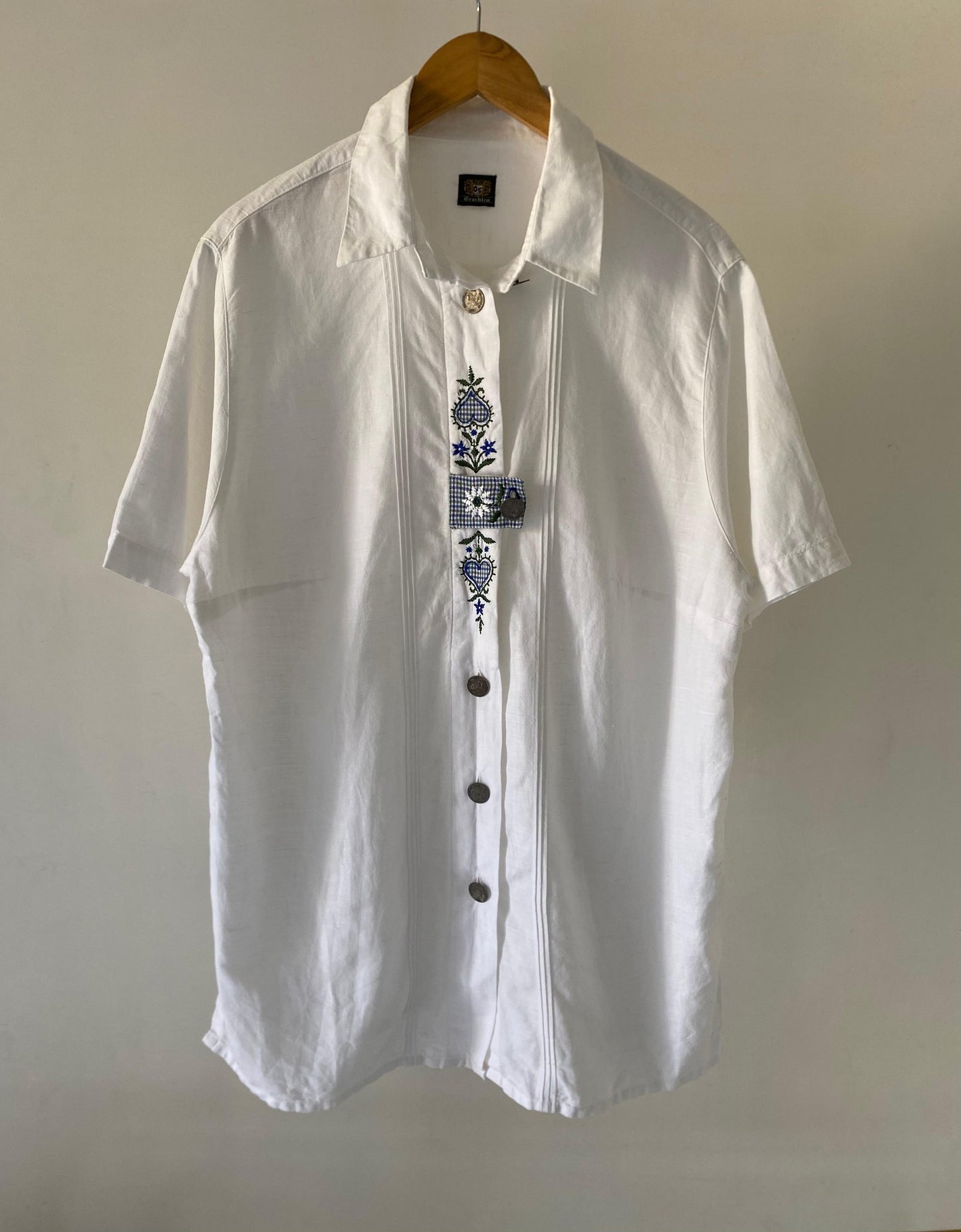 Floral embroidered shirt